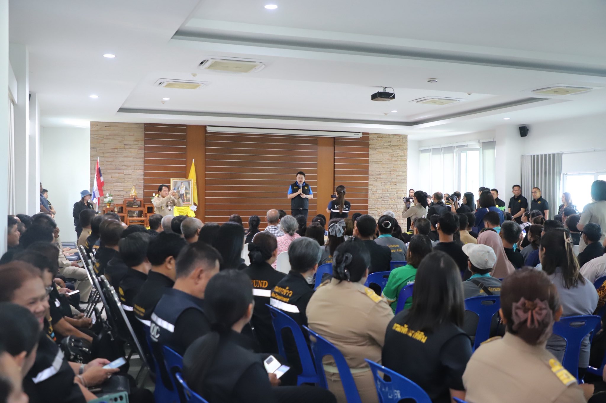 title - รมช.เกษตรฯ มอบโฉนดเพื่อการเกษตร โฉนดต้นไม้ ยกระดับที่ดินทำกินในกระบี่ หนุนเกษตรกรเข้าถึงแหล่งทุน